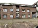 Hausansicht - Hochparterrewohnung mit Terrasse und Garage
