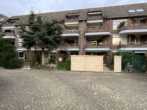Hausansicht - Hochparterrewohnung mit Terrasse und Garage