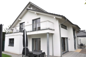 Verberg: freistehendes Einfamilienhaus der Extraklasse! Erdwärme, Alarmanlage, Doppelgarage, 47802 Krefeld, Einfamilienhaus