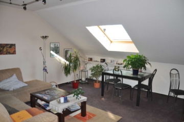 2-Zimmer Dachgeschosswohnung in ruhiger Sackgasse!Fußläufig zum Einkaufen!, 47803 Krefeld, Wohnung
