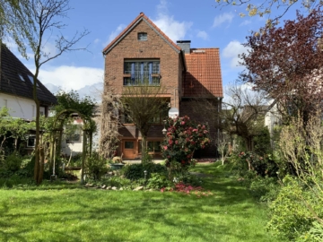 Zum Verlieben! Kleines freistehendes Einfamilienhaus mit Gartenparadies in toller Lage!, 47839 krefeld, Einfamilienhaus