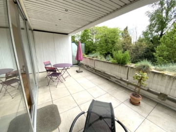 Am Krefelder Hof: schöne Wohnung für eine Person. Terrasse, Aufzug, Schwimmbad. Wohnen wie im Urlaub, 47800 Krefeld, Wohnung