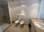 Badezimmer - Am Krefelder Hof: schöne Wohnung für eine Person. Terrasse, Aufzug, Schwimmbad. Wohnen wie im Urlaub