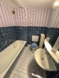 Badezimmer - Hochparterre: 2-Zimmerwohnung mit Balkon für Selbstrenovierer!