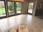 Wohnzimmer - Freistehendes Einfamilienhaus mit großem Garten und zwei Garagen in toller Wohnlage!