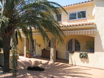 Spanien: Costa Brava – Ferienhaus der Extraklasse! Pool, 4 Schlafzimmer, Garage, Grillplatz!, 17480 Roses (Spanien), Einfamilienhaus