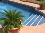 Aussenansicht - Spanien: Costa Brava – Ferienhaus der Extraklasse! Pool, 4 Schlafzimmer, Garage, Grillplatz!