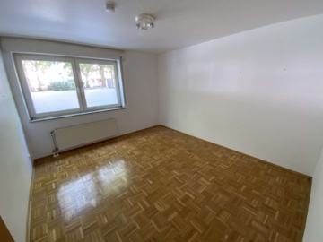 Erdgeschoss, kleine Terrasse, Fahrstuhl, Tiefgaragenplatz, Baujahr 95, stufenloser Zugang!, 47799 Krefeld, Wohnung