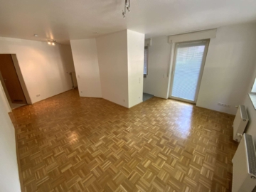 Erdgeschoss, kleine Terrasse, Fahrstuhl, Tiefgaragenplatz, Baujahr 95, stufenloser Zugang!, 47799 Krefeld, Wohnung