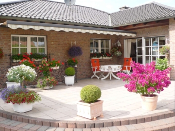 Freistehender Bungalow mit Einliegerwohnung und Doppelgarage! 20 Min. bis Düsseldorf!, 41372 Niederkrüchten, Einfamilienhaus