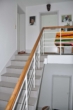 Treppenhaus - Wunderbare Kapitalanlage: Zuckersüsse 2-Zimmer Dachgeschosswohnung mit sonnigem Balkon und Grünblick