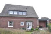 Hausansicht - Sonntagsbesichtigung am 12.2. von 14.00-15.00 Uhr!Freistehendes Einfamilienhaus mit sonnigem Garten.