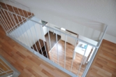 Galerie - KR-Bockum: hochwertig ausgestattete Galeriewohnung über 2 Ebenen mit Einbauküche und Balkon!