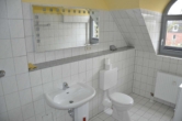 Bad - KR-Bockum: hochwertig ausgestattete Galeriewohnung über 2 Ebenen mit Einbauküche und Balkon!