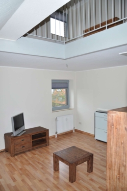 KR-Bockum: hochwertig ausgestattete Galeriewohnung über 2 Ebenen mit Einbauküche und Balkon!, 47800 Krefeld, Maisonettewohnung