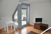 Wohnbereich - KR-Bockum: hochwertig ausgestattete Galeriewohnung über 2 Ebenen mit Einbauküche und Balkon!
