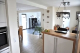Blick in Wohnbereich - Aktuell verkauft! Wunderschönes Reihenendhaus mit tollem Anbau in modernisiertem Zustand!