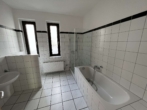 Badezimmer - Mitten in der Stadt: 3-Zimmerwohnung mit großer Küche. Zugang zu kleiner Dachterrasse