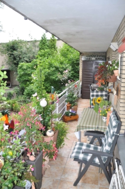Solide Geldanlage! 2-Zimmerwohnung mit Balkon im 1. Stock! Geschäfte fussläufig!, 47799 krefeld, Etagenwohnung