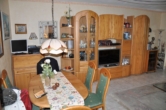 Wohnzimmer - Solide Geldanlage! 2-Zimmerwohnung mit Balkon im 1. Stock! Geschäfte fussläufig!