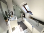 Badezimmer - Fischeln! Helle Maisonettewohnung (3 Zimmer) mit Balkon und Stellplatz in toller Lage