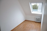 Schlafen/Büro - 3-Zimmer Dachgeschosswohnung mit Balkon in sehr ruhiger Lage von Krefeld.