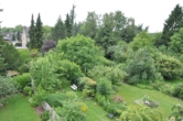 Aussicht von der Terrasse - Blick ins Grüne: 2-Zimmer-Wohnung mit großer Sonnenterasse!