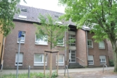 Hausansicht - Schöne Zweizimmerwohnung mit Einbauküche in sehr gepflegten Haus! Garage direkt am Objekt!
