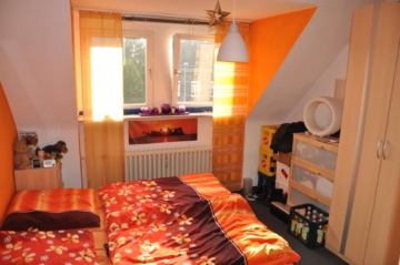 Oppum: Schnuckelige 2-Zimmerwohnung in zentraler Lage, 47809 Krefeld, Dachgeschosswohnung
