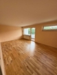 Wohnzimmer - Tolle 2-Zimmer Wohnung mit 2 Balkonen und Tiefgaragenplatz! 1. Stock!