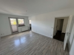 Wohnzimmer - Traumhafte 2-Zimmerwohnung mit Balkon in gepflegtem Haus; für eine Person!