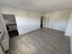 Wohnzimmer - Traumhafte 2-Zimmerwohnung mit Balkon in gepflegtem Haus; für eine Person!