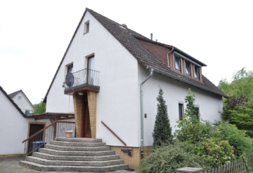 RESERVIERT!! Freistehendes Ein-/oder Zweifamilienhaus mit tollem Grundstück!, 30890 Barsinghausen, Einfamilienhaus