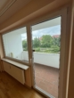 Wohnzimmer - Tolle 2-Zimmer Wohnung mit 2 Balkonen und Tiefgaragenplatz! 1. Stock!