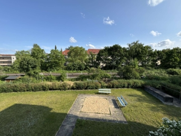 Tolle 2-Zimmer Wohnung mit 2 Balkonen und Tiefgaragenplatz! 1. Stock!, 12203 Berlin, Wohnung