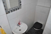 Gästetoilette Haupthaus - Wohnobjekt mit drei kleinen Einheiten in wunderbarer Lage von Bockum, 1 Minute zum Bockumer Platz!