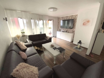 Wunderschöne 3-Zimmerwohnung mit sonnigem Balkon und 3 Stellplätzen!, 41236 Mönchengladbach, Wohnung