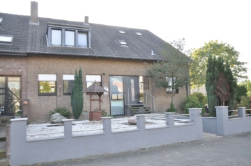 Großzügige 3-Zimmerwohnung mit Wintergarten und Stellplatz in Dyklage. 1.OG im Zweifamilienhaus!, 47803 Krefeld, Wohnung