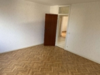 Schlafzimmer - 3-Zimmerwohnung mit Balkon in gepflegtem Haus. 1.OG mit Fahrstuhl! Einzelgarage möglich!