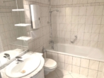 Badezimmer - 3-Zimmerwohnung mit Balkon in gepflegtem Haus. 1.OG mit Fahrstuhl! Einzelgarage möglich!