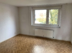 Schlafzimmer - 3-Zimmerwohnung mit Balkon in gepflegtem Haus. 1.OG mit Fahrstuhl! Einzelgarage möglich!