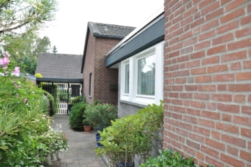 Nie wieder Treppen steigen! Großzügiger Bungalow mit Wintergarten in bester Lage von Hüls!, 47839 Krefeld, Bungalow