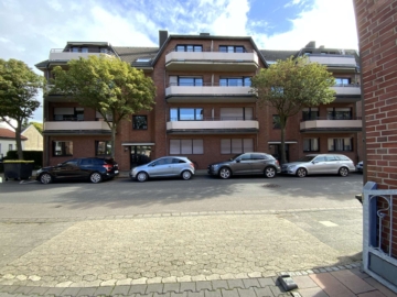 Vermietete Zweizimmerwohnung mit zwei Balkonen und KFZ-Stellplatz in toller Lage von Hüls!, 47839 Krefeld, Dachgeschosswohnung
