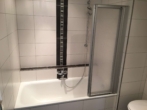 Badezimmer - Topp Zustand! Sehr gepflegtes Mehrfamilienhaus mit Arztpraxis und drei Garagen. Komplett vermietet!