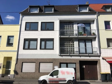 Topp Zustand! Sehr gepflegtes Mehrfamilienhaus mit Arztpraxis und drei Garagen. Komplett vermietet!, 47803 Krefeld, Mehrfamilienhaus