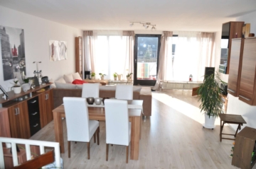 Verkauft!! Anlagepaket: 3 Eigentumswohnungen, 1 Ladenlokal, 4 TG-Stellplätze. Top Zustand!, 47798 Krefeld, Wohnung