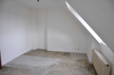 Wohnzimmer - 2-Zimmer Dachgeschosswohnung am Rande des Bismarckviertels! Tolle Kapitalanlage!