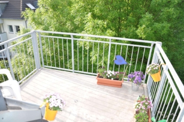 Wunderbare Kapitalanlage: Zuckersüsse 2-Zimmer Dachgeschosswohnung mit sonnigem Balkon und Grünblick, 47809 Krefeld, Dachgeschosswohnung