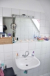 Bad - Wunderbare Kapitalanlage: Zuckersüsse 2-Zimmer Dachgeschosswohnung mit sonnigem Balkon und Grünblick
