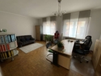 Wohnzimmer/Büro/Schlafzimmer - Einfamilienhaus mit großem Grundstück und verschiedenen Nutzungsmöglichkeiten